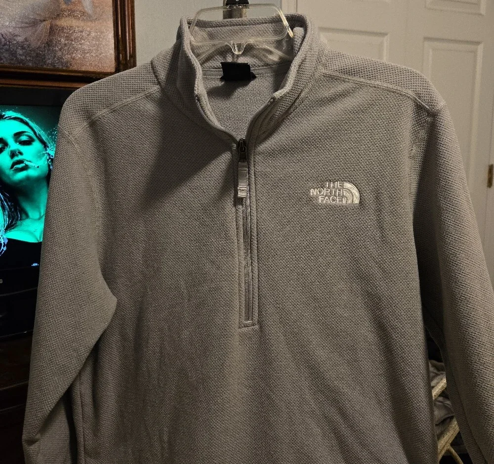 The North Face Men's Light Gray Quarter-Zip Sweater